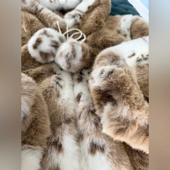 Parkhurst Outdoor Edition Beige and White Faux Fur Jacket - Picture 6 of 15